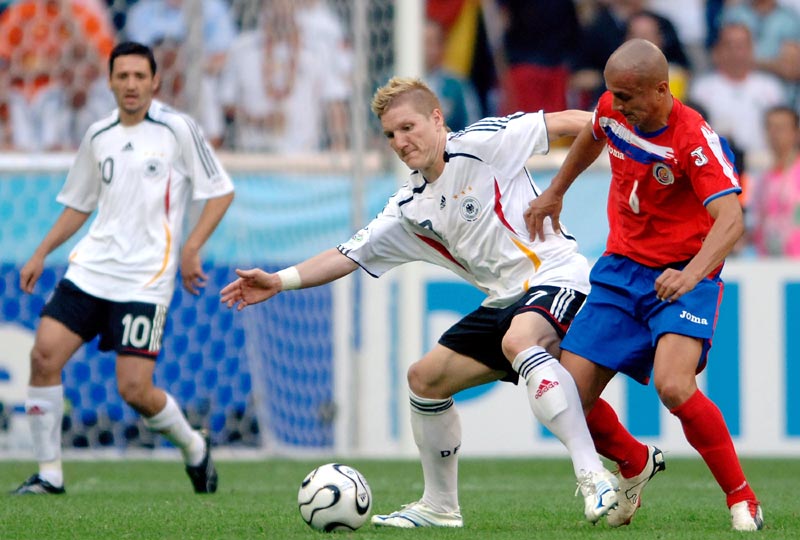 英超第13轮切尔西对阵阿森纳，双方均状态出色，争夺争冠席位，赛果待定。