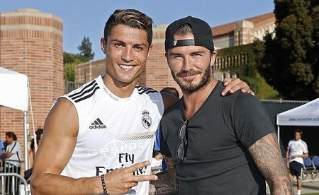 后卫关键拦截，守住关键领先