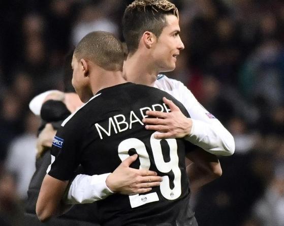 半场战报：阿贾克斯0-0加拉塔萨雷，双方破门乏术